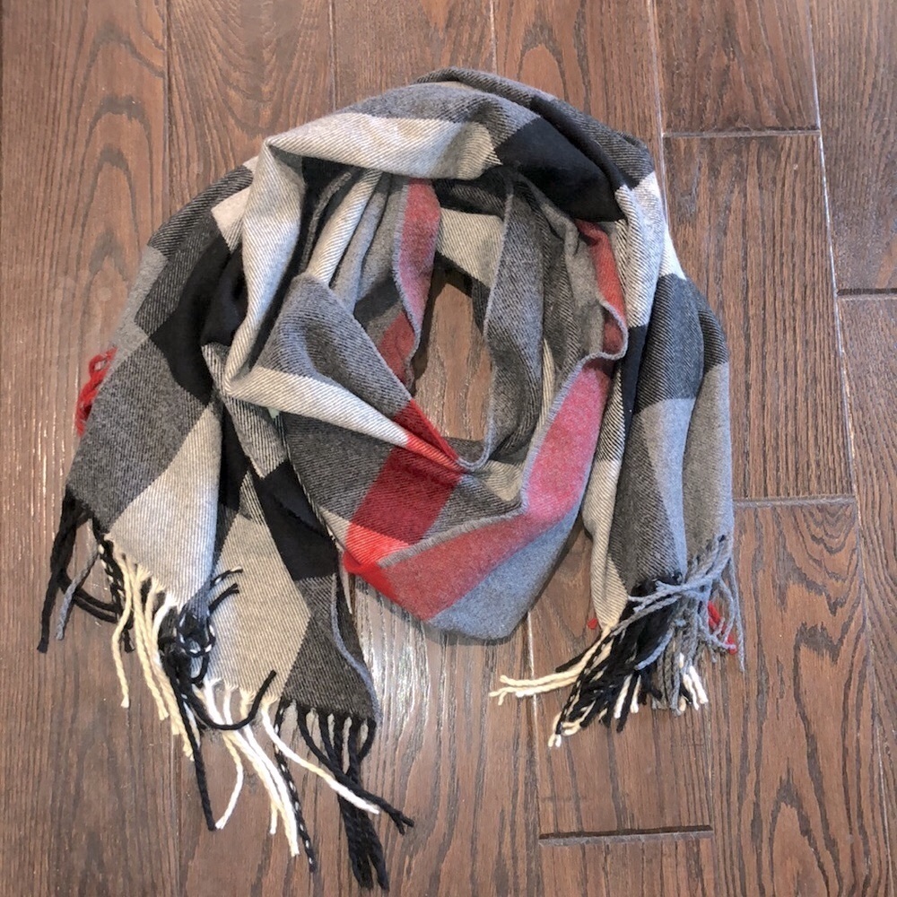 Large tartan blanket scarf with fringe for the winter - Picture 3 of 4